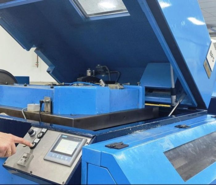 An den Hauben der Werkzeugmaschinen der KeyTec Netherlands B. V. (Foto: ACE Stoßdämpfer GmbH)