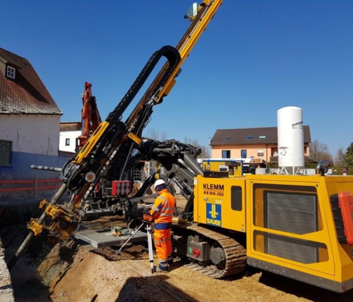 Zukaufmaschine mit Nachrüsttelematik im Einsatz (Foto: Bauer Spezialtiefbau)