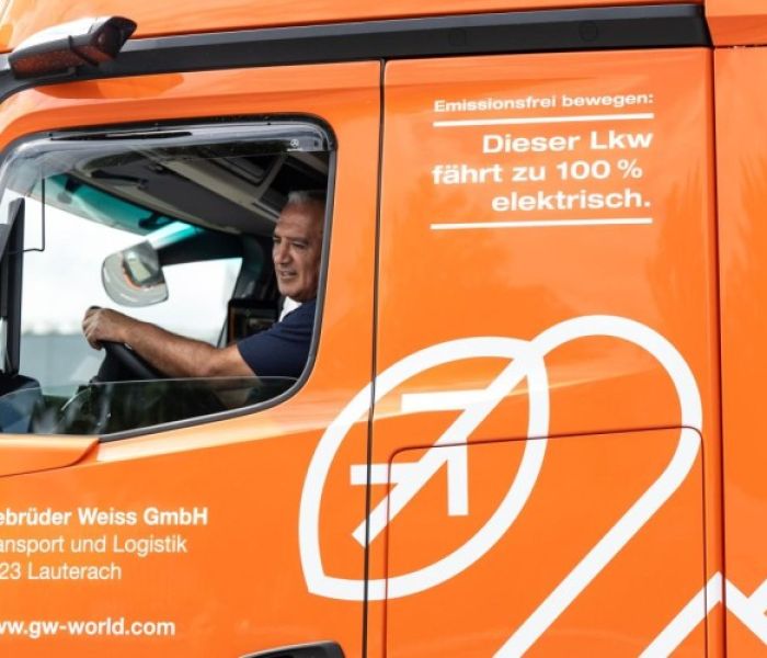 Der Lkw-Fahrer Fahrettin Öztürk ist begeistert von der Zugkraft (Foto: GW/Serra)