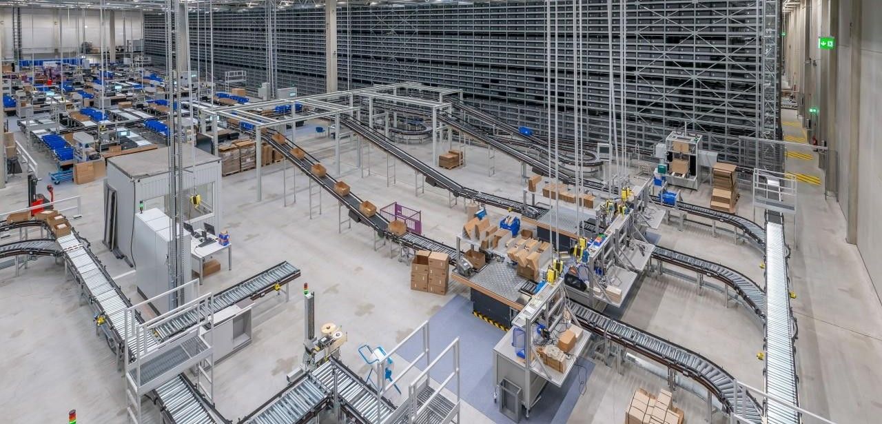 Viergassiges Kleinteile-Shuttle-Lager mit 80000 Behältern optimiert jetzt Logistikprozesse drastisch Exklusive Einblicke in BMW Dingolfing Ersatzteillager am zwölften (Foto: faktorzwei GmbH)