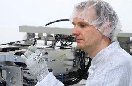 Hysteresearme Linearbewegungen ermöglichen hohe Dynamik und Prozesssicherheit im Submikrometerbereich Patentierte Luftlagerpositionierung gewährleistet submikrometergenaues reibungsfreies und thermisch stabiles (Foto: JAT - Jenaer Antriebstechnik GmbH)