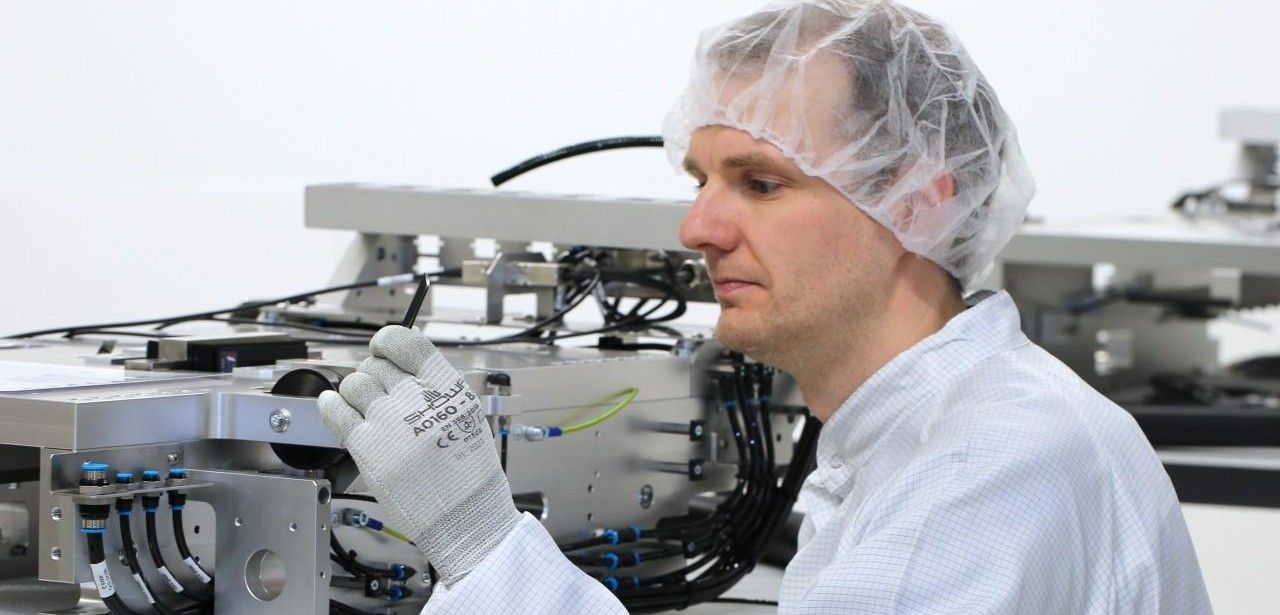 Hysteresearme Linearbewegungen ermöglichen hohe Dynamik und Prozesssicherheit im Submikrometerbereich Patentierte Luftlagerpositionierung gewährleistet submikrometergenaues reibungsfreies und thermisch stabiles (Foto: JAT - Jenaer Antriebstechnik GmbH)