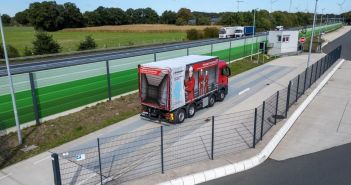 PFREUNDT eichfähige Achslastwaage kontrolliert automatisiert präzise Achsgruppenlasten während (Foto: PFREUNDT GmbH)