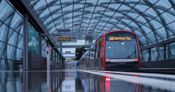 Isolierender Brüstungskanal 93 meistert Tunnelbeleuchtung mit integrierter LED-Technik (Foto: Unex Kabelsysteme und -elemente GmbH)