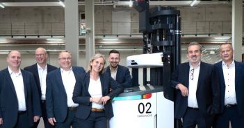 X MOVE und MAiRA: Fahrerlose Plattform trifft kognitive (Foto: NEURA Mobile Robots GmbH)