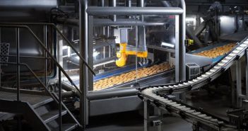 Bolletje automatisiert Qualitätsprüfung mit QING STAQ, SCARA und (Foto: Stäubli Tec-Systems GmbH Robotics)