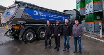Emissionfreie Transporte mit Kögel Muldenkippern und Mercedes eActros (Foto: Kögel Trailer GmbH)