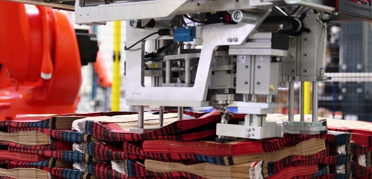 Patentierte Spirallösung und Vision-System automatisieren vollständig Leersackdepalettierung auf (Foto: KOCH Industrieanlagen GmbH)