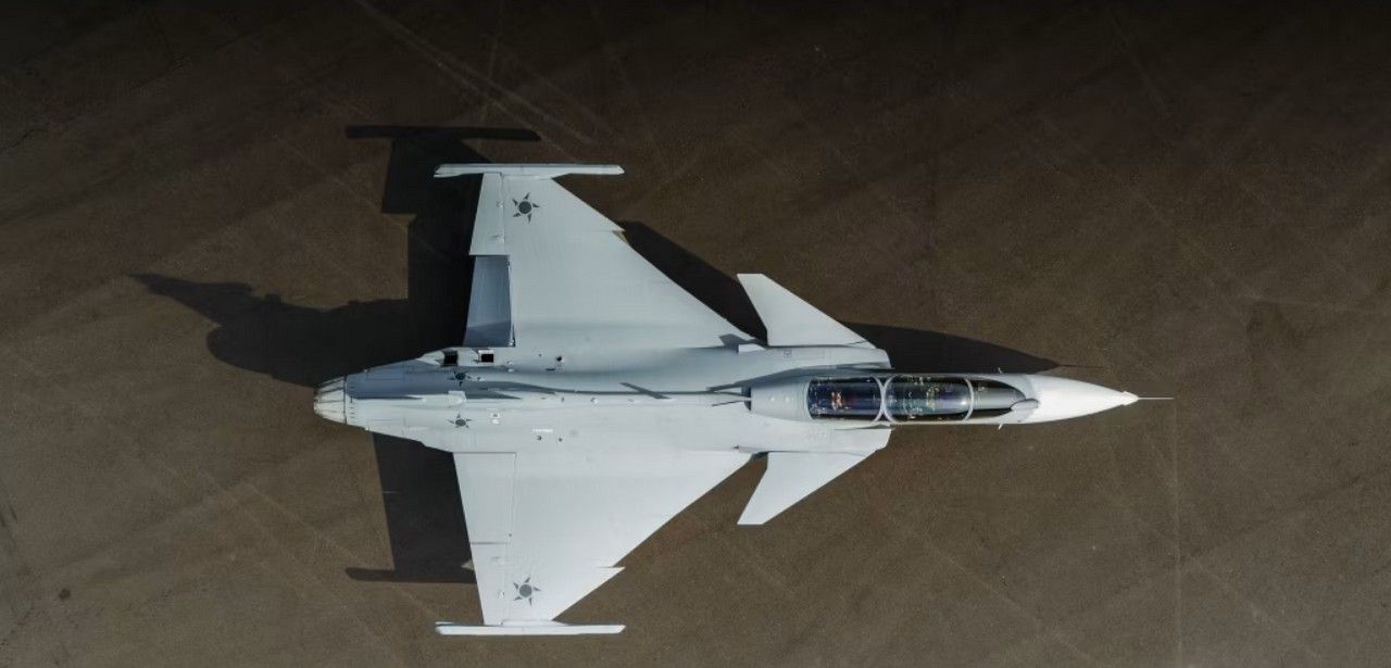 Saab enthüllt ersten zweisitzigen Gripen F für brasilianische (Foto: Saab AB)